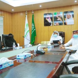 معلمان بعسير .. يتحديان المرض لمصلحة طلابهما