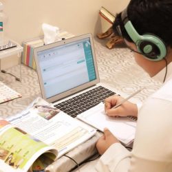 مدير تعليم تبوك .. يخاطب أبناءه الطلبة من ثانوية أم القرى في أول أيام الاختبارات عن بعد