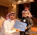 مدير إبتدائية شمس الجزيرة الأهلية يحصل على جائزة التميز على مستوى المملكة