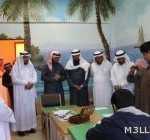 طلاب بريدة يطمسون كتابات “جدران المدارس” مع كبار السن
