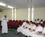 أصغر مدرس بالهند توقف نموه منذ الخامسه من العمر.!!