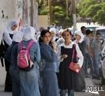 تشَققُات أرضية وحُفَر تُعلق الدراسة بابتدائية للبنات بحائل