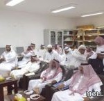 معلم حافي القدمين في مدرسته