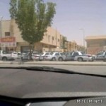 3 طلاب يعتدون على شاب بالسكاكين