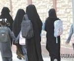 التربية تمنع مدارسها من تكليف الطلاب بإحضار المواد الحادة في الأعمال المدرسية