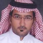 صورة: مدير تعليم مكة يدفع عربة ويرشد حاجاً تائهاً