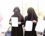 لوحة مدرسة بحي المنتزة ببريدة تعلو لوحة تموينات غذائية