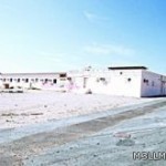 مدير تعليم القريات يكرِّم حارس مدرسة قبض على لصوص