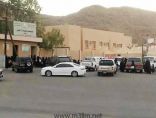 مديرة مدرسة ترفض دخول الطالبات للمدرسة لغياب الحارس