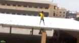 تعليم الأحساء يحقق مع طلاب مدرسة رشقوا الحجارة وأصابوا معلما