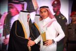تكريم الطالب المثالي الراجحي بجائزة الشيخ الحبيب للتفوق العلمي بالقصيم