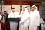 مدير عام التعليم بجدة يكرم المعلم البطيح لتميزه في تعليم طلاب الصف الأول الابتدائي