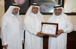 مدير جامعة أم القرى يكرم أعضاء المجلس العلمي