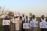 مدير مدرسة يقيم استراتيجيات التعليم في روضة خريم