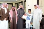 تعليم الحدود الشمالية يكرّم الطالب العنزي لفوزه بجائزة الشيخ سلطان للتفوق العلمي