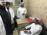 معلم يحوّل مستودع إلى عيادة صحية بجدة