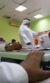 فيديو لمعلم يضرب طالبًا بالمرحلة الابتدائية داخل الفصل