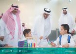 وزير التعليم مردداً مع الطلاب “للمجد والعليا”  في الطابور الصباحي:نحن أمام عام جديد يتجدد فيه العطاء لوطن يستحق