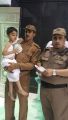 معلم يعثر على طفله المفقود في الحرم المكي بمساعدة رجال أمن الحرم