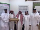 برعاية مدير مكتب شرق تكريم الوكيل الزهراني والمعلم المالكي بمدرسة جابر بن عبدالله الأنصاري
