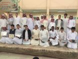 ثانوية المنذر بن الزبير بالدمام تكرم المتفوقين