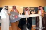مكتب تربية شرق الرياض يهدي معلما متميزا سيارة