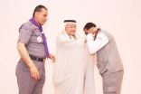 سفير دولة اليابان يقلد القائد الكشفي خواجي الشارة الأهلية