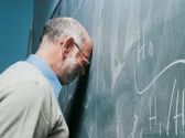 اليوم العالمي للمعلم بين ” اليأس ” و ” الأمل “