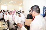 دشن معمل الروبوت وكرم حفظة كتاب الله .. مدير تعليم جدة يرعى حفل “دار الفكر” بيوم اللغة العربية