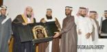 إدارة متوسطة عمير بن سعد بخميس مشيط تكرم المعلم محمد عبدالله آل فضل