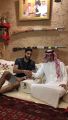 في يوم المعلم اللاعب هزاع الهزاع يزور معلمه العيد ويكرمه بدعم من نادي الاتفاق