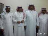 مشرف تعليم الكبار بالوزارة يزور متوسطة معاذ بن جبل الليلية