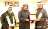 مدير تعليم البكيرية يكرم المرشد الطلابي العزاز