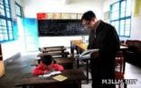 مدرسة تعمل بمدرس واحد وطالبة واحدة