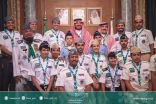 الكشافة تُقلد سمو وزير الداخلية القلادة الكشفية الذهبية