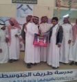 “متوسطة” تحتفي بأحد طلابها عقب قدوم مولوده الأول
