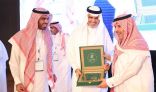 “العيسى” يكرّم مدير عام تعليم الرياض في الملتقى الثالث لخدمة تواصل الإلكترونية