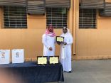 قائد ابتدائية نعيم النحام يكرم المعلمين ويكرم الطلاب الفائزين بالدوري الرياضي