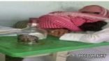 “التربية” تُحقق حول صورة متداولة لطالب نائم وبجواره قارورة مسكر