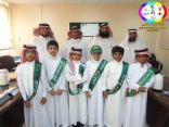 طلاب مدرسة بدر الكبرى بالدمام في زيارة لمدير مكتب التربية بشرق الدمام