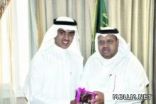 الثقفي يكرم الطالب الحاصل على 100% في الثانويه العامة والاختبار التحصيلي