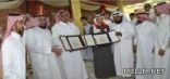 متوسطة ابن باز تكرم المعلمين المتقاعدين الزكري وخيري