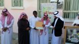 مدير تعليم النماص يكرم الطلاب المتميزين في اختبار القدرات بثانوية الملك عبدالعزيز‎