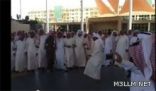 بالفيديو ..خريجو جامعة الملك خالد بأبها يتراقصون فرحاً بتخرجهم في حرم الجامعة