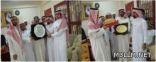 مدرستا البخاري وابن باز تكرمان المديرين أبو علة وحوذان
