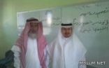 مدير التعليم بالطائف يشكر معلم داخل فصله بعد رفضه للتقاعد