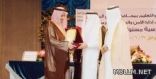محافظ «ألمع» يكرم مدير السلامة في «التربية»