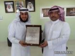 تكريم العنزي لحصول مدرسة بن عوف على المركز الثاني في النشاط على مستوى الشرقية