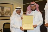 مدير مكتب تعليم شرق جدة يكرّم الأستاذ حسن بن عوض القرني لحصوله على التميّز على مستوى مدارس مكتب الشرق