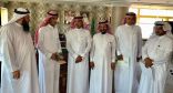 مدير تعليم تبوك يكرم حارس أمن بوابة إدارة التعليم